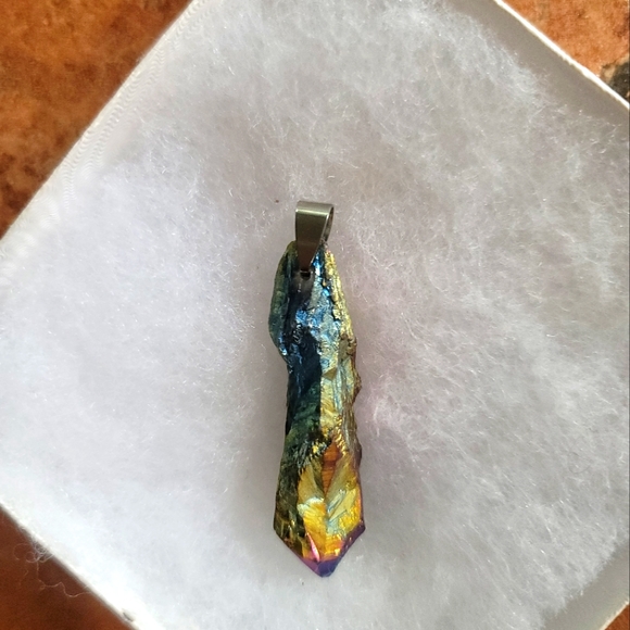 Jewelry Titanium Quartz Pendant Symbolic Of Positive Energy And